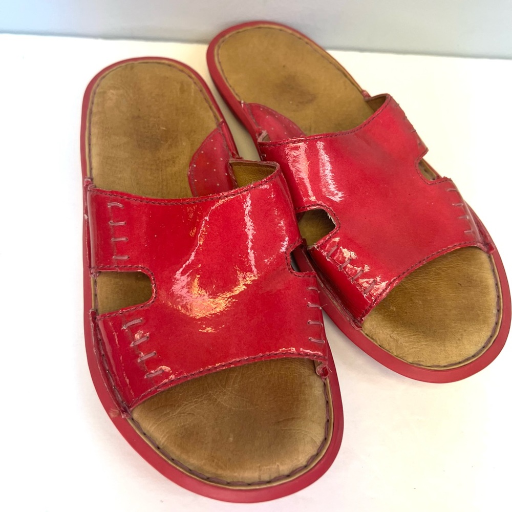 Born- Hot Pink Slides, Womens‎ Size: 7, Pre-Owned good condition